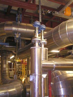 External chamber copes with turbulence for radar level External chamber used for radar level measurement on a process vessel