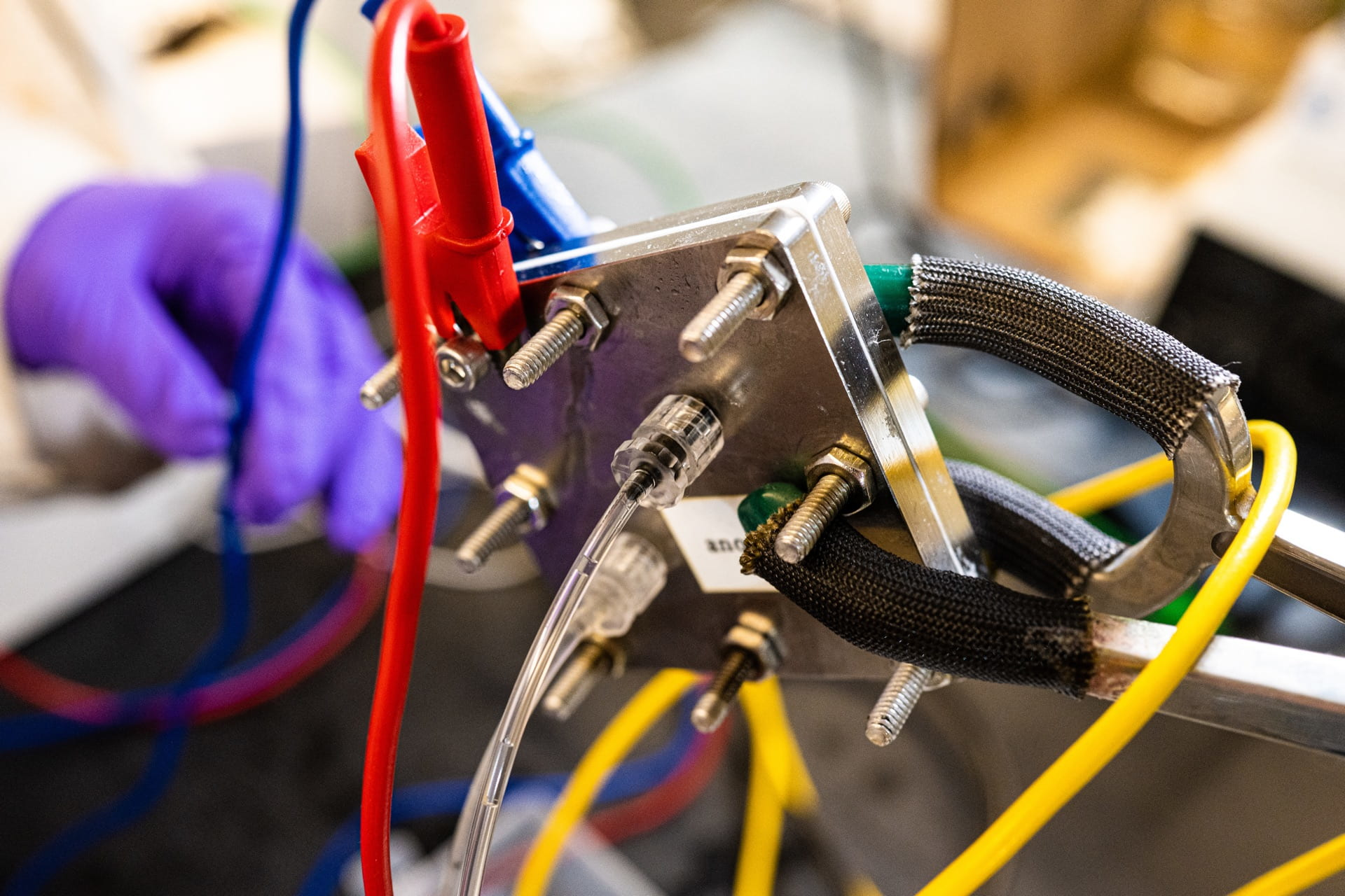 Figure 1. An experimental reactor at Rice University employs a ruthenium-based anode to split water into hydrogen and oxygen without the need for expensive iridium.