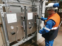 Technicians may remove sample cylinders and take them to have their contents analyzed by a laboratory in the normal course of grab sampling activities. Technicians may remove sample cylinders and take them to have their contents analyzed by a laboratory in the normal course of grab sampling activities.