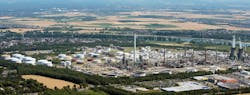 Shell opted for a mixed fleet due to the heterogeneous environments on the Energy and Chemicals Park Rheinland. Shell opted for a mixed fleet due to the heterogeneous environments on the Energy and Chemicals Park Rheinland.