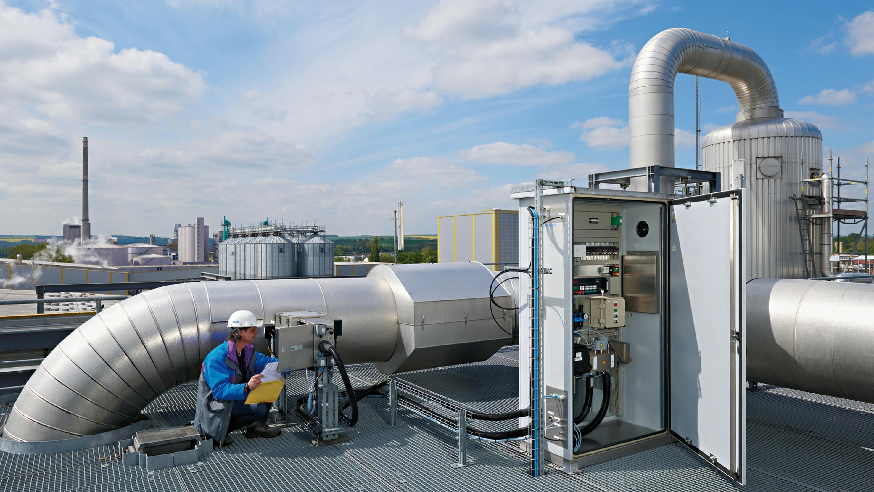 engineer using gas analysis and flow measurement technology