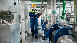 BASF worker in new electrolyzer plant at Ludwigshafen site BASF worker in new electrolyzer plant at Ludwigshafen site