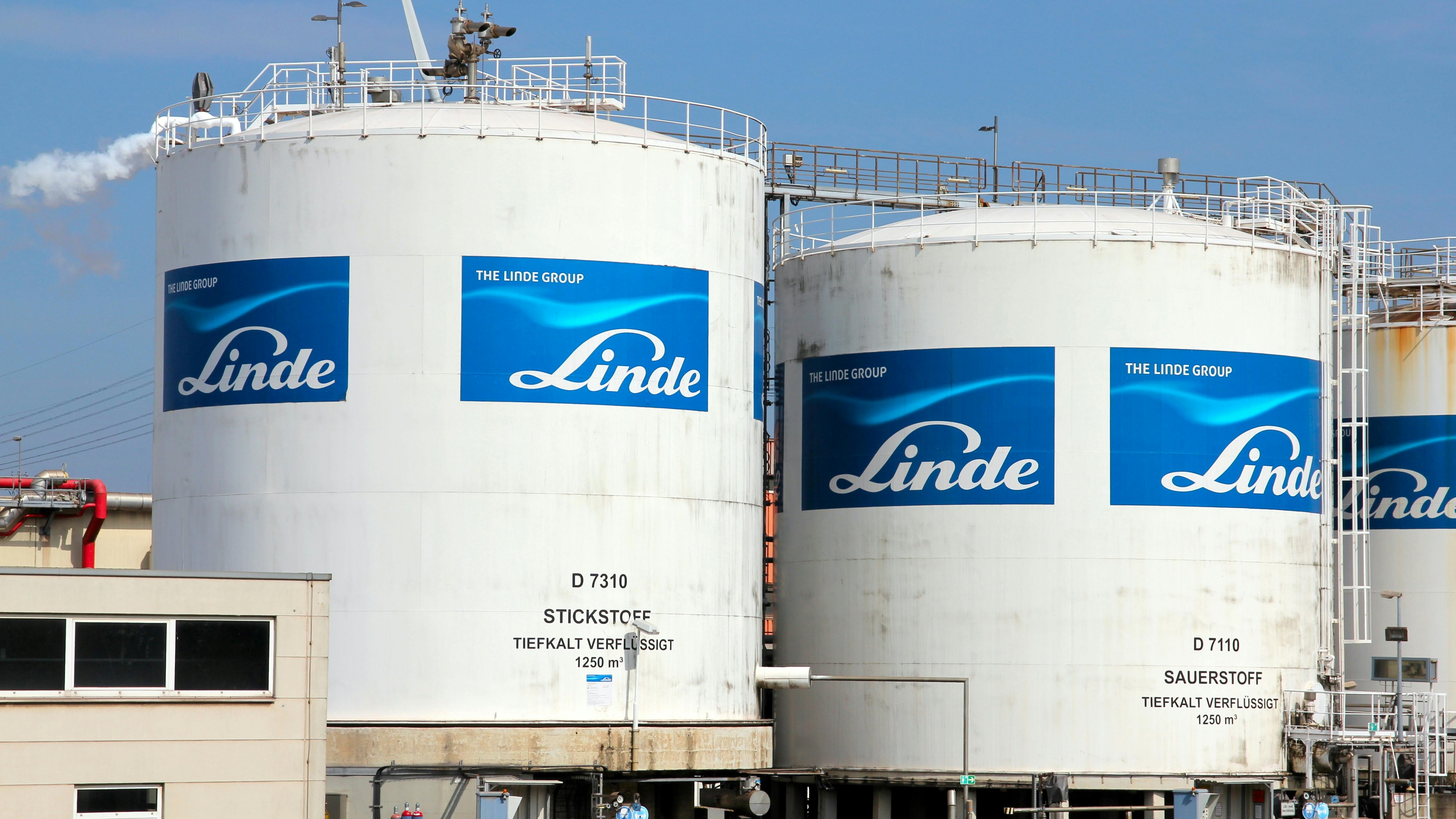 Industrial tanks with Linde logo