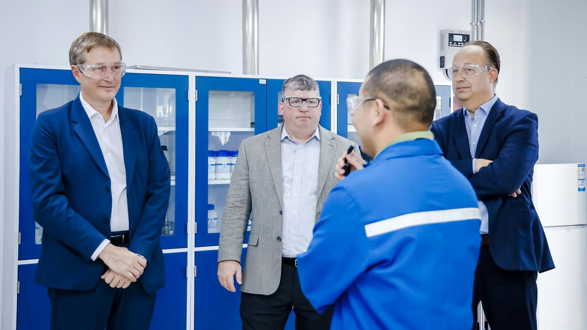 Nouryon CEO (center) talks with employees at site