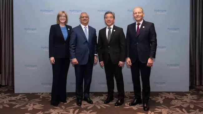 © Hydrogen Council – (L-R) Hydrogen Council CEO Ivana Jemelkova, Linde CEO Sanjiv Lamba, Hyundai Motor Group Vice-Chair Jaehoon Chang, and Air Liquide CEO François Jackow