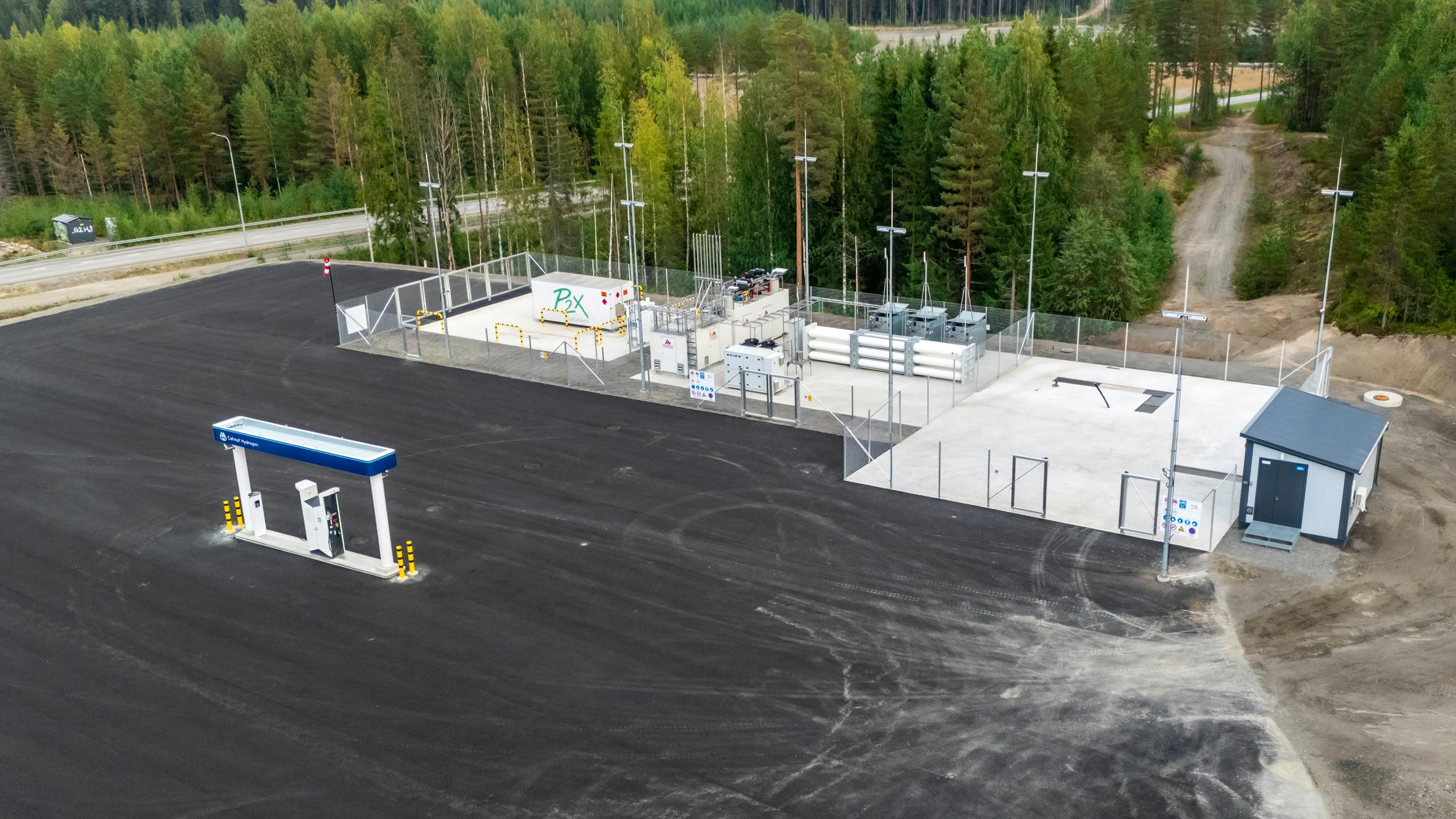 Aerial view of commercial hydrogen refueling station in Finland (photo by Cefmof Hydrogen)