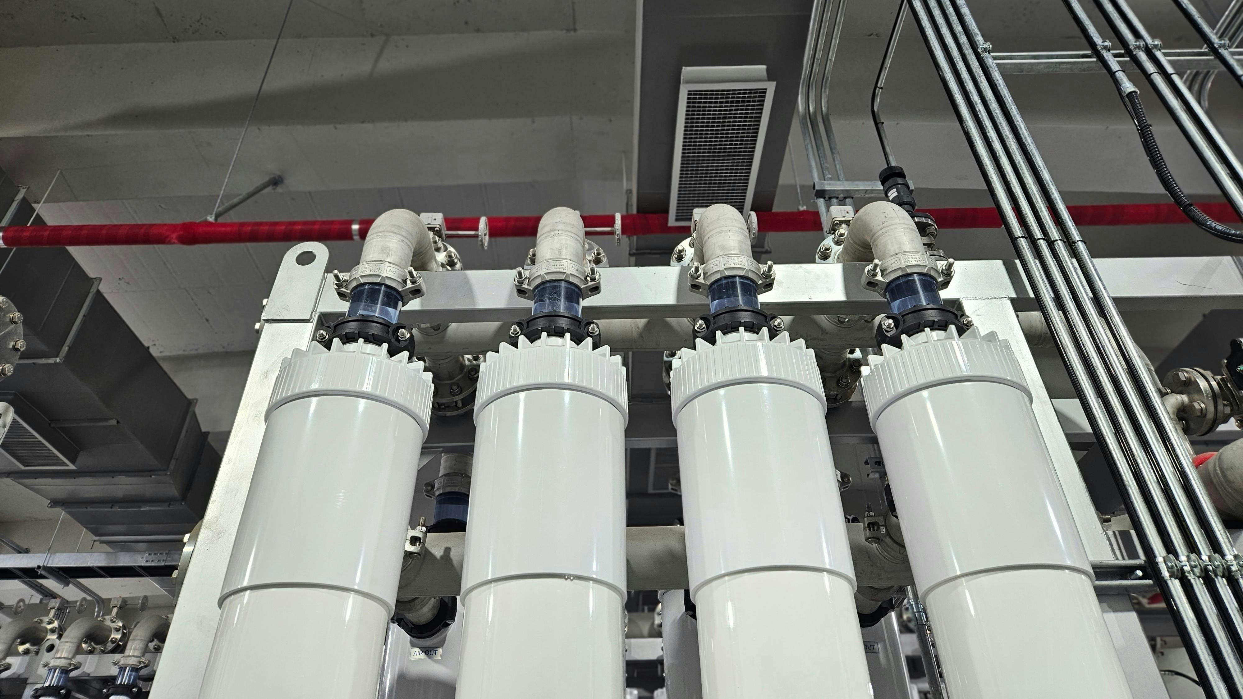 UF membrane filtration facility inflow and outflow connector