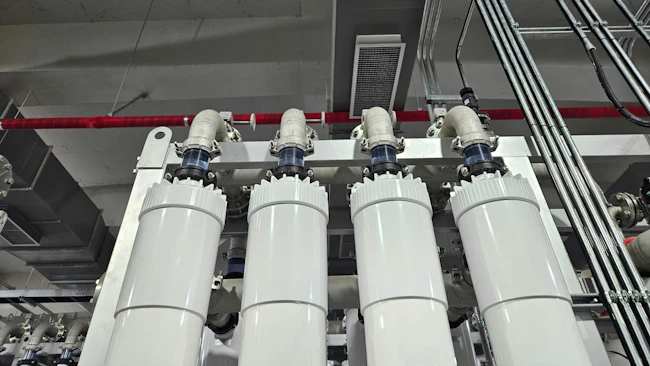 UF membrane filtration facility inflow and outflow connector
