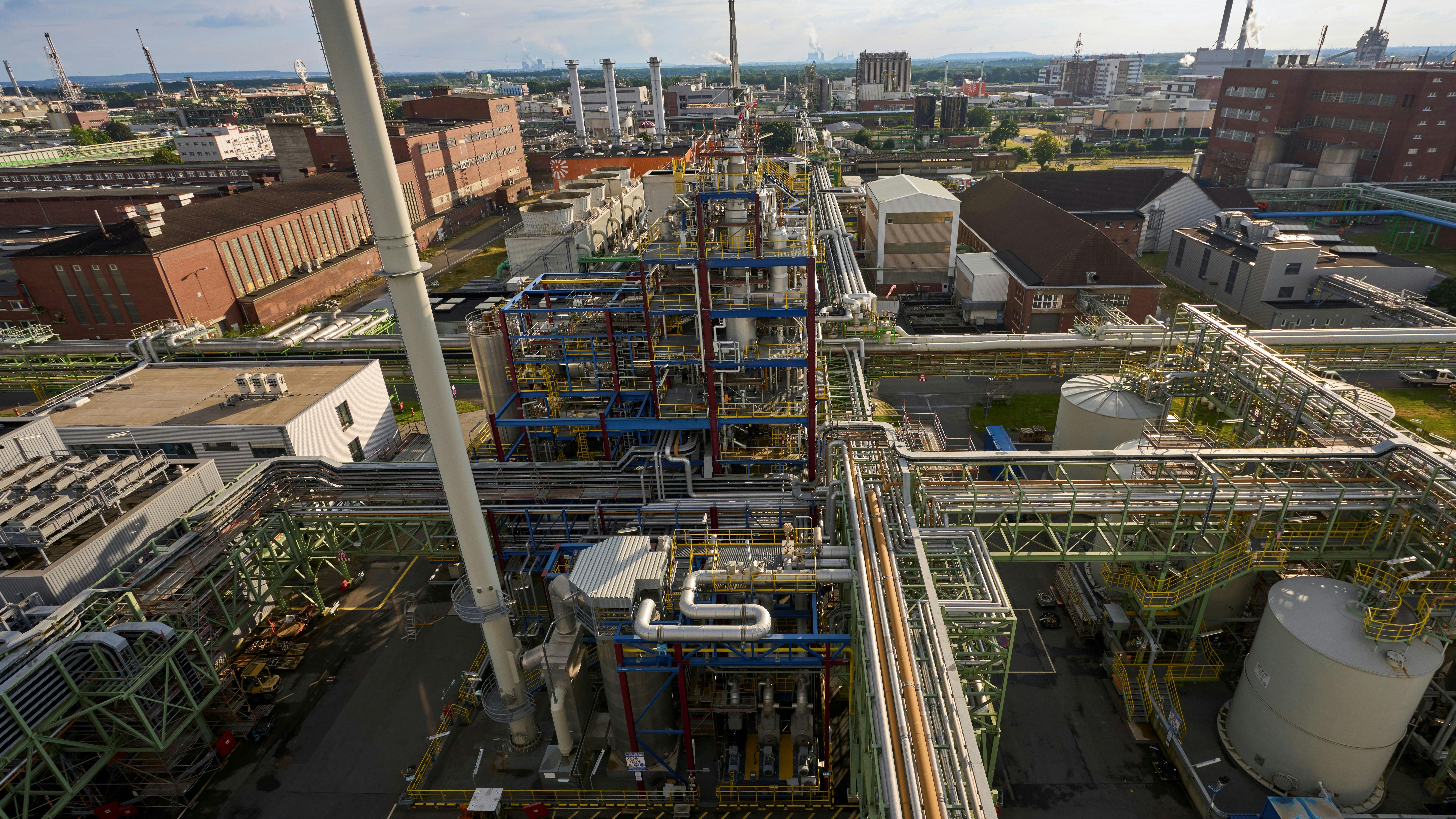 The TDI production chain at the Dormagen site &copy;Covestro