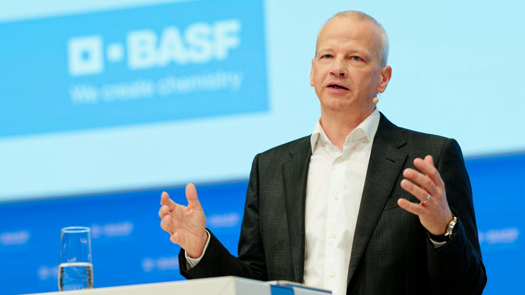 Markus Kamieth, chairman of the board of executive directors of BASF, speaks at the annual press conference of the chemical company. (is associated with: &laquo;BASF chief warns of new oil price shock due to Iran war&raquo;) (Uwe Anspach/dpa/TNS)