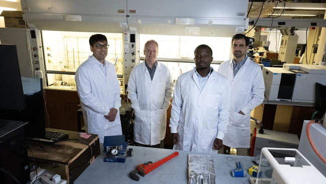 (L-R): University of Pittsburgh research team, Nader Sawtarie, G&ouml;tz Veser, Aime Laurent Twizerimana, and Mohammad Masnadi (photo: Thomas Altany)