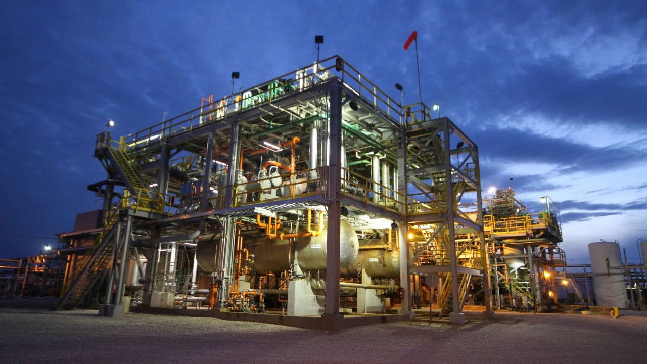 Ineos Calabrian sulfer dioxide plant in Port Neches, Texas at nightfall